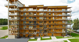 Koka daudzdzīvokļu nams.