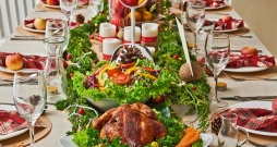 Plānojot svētku vakariņas, der atcerēties savu mielasta šķīvi aizpildīt ar gana daudz dārzeņiem un ar tiem arī sākt maltīti.