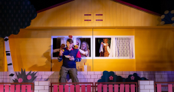 Režisores idejas sabalsojas ar Artura Putniņa radošo temperamentu, aktieris pārsteidzoši sirsnīgi smaida par savu varoni Oskaru un atbrīvo to no pieaugušo kontrolētās pareizības.