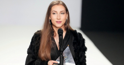 Annija Kristiāna Ādamsone, šoruden saņemot "Spēlmaņu nakts" balvu kā Gada jaunā skatuves māksliniece – par Olimpijas lomu operā "Hofmaņa stāsti".