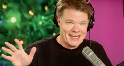 Toms Grēviņš, radio un TV raidījumu vadītājs, dīdžejs. Toms Grēviņš, radio un TV raidījumu vadītājs, dīdžejs.