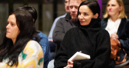 Rakstniece Inga Grencberga piedalās stāstu krājuma "24 stāsti bērniem Ziemassvētkos" atvēršanas svētkos kultūrtelpā "Hanzas perons".