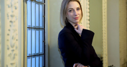 Agnese Lāce: "Ilgtermiņā, manuprāt, skata uz kultūras nozares atalgojuma sistēmu līdz šim ir iztrūcis. Mēs esam gatavi tādu piedāvāt." Agnese Lāce: "Ilgtermiņā, manuprāt, skata uz kultūras nozares atalgojuma sistēmu līdz šim ir iztrūcis. Mēs esam gatavi tādu piedāvāt."