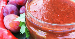 Plūmju mērce. Plūmju mērce.