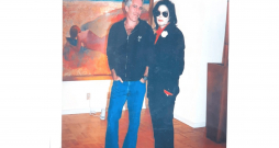 Džefrija Epstīna lietas materiālu foto.