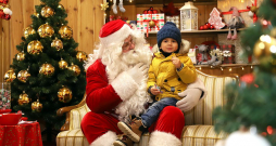 Mikus no Ogres sarunā ar Ziemassvētku vecīti.