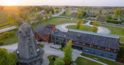 Tā izskatās Ribbes vējdzirnavas, kas atrodas VIA Baltica autoceļa malā septiņus kilometrus no Bauskas.