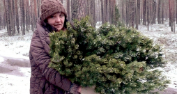 Pati skaistā skujkoku dārza saimniece Irēna Rožkalna ziemīgās noskaņās.