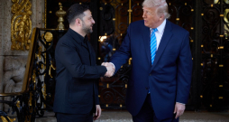 Donalds Tramps un Volodimirs Zelenskis "Mar-a-Lago" īpašumā.
