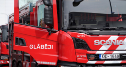 Ugunsdzēsēju auto. Ugunsdzēsēju auto.