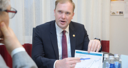 Viktors Valainis: "Zināt, kad Latvijā pēdējo reizi bija pārtikas cenu samazinājums novembrī? 2013. gadā, un pēc tam vairāk nekā desmit gadus cenas šajā mēnesī ir vienmēr paaugstinājušās!"