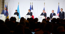 Francija, Lielbritānija un Ukraina paraksta deklarāciju par daudznacionālo spēku izvietošanu Ukrainā pēc pamiera panākšanas. Francija, Lielbritānija un Ukraina paraksta deklarāciju par daudznacionālo spēku izvietošanu Ukrainā pēc pamiera panākšanas.