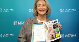 Balva “Gada intervija” – mūsu kolēģei, “Mājas Viesa” redaktora vietniecei žurnālistei Ilzei Pētersonei par sarunu ar Ilzi Auzeri “Jādod pretim – un pa purnu” (“Mājas Viesis”, Nr. 20, 2025.). Sveicam un lepojamies!