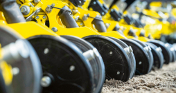 Jaunākās sējas sistēmas nodrošina precīzu sēklu izvietošanu. Mainīgas sēklu normas atkarībā no augsnes zonām palielina ražu un samazina sēklu patēriņu.