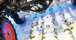 Augu aizsardzības tehnoloģiju galvenais mērķis ir lietot arvien mazāk augu aizsardzības līdzekļu, lietot tos vēl precīzāk, efektīvāk un videi draudzīgāk, vienlaikus saglabājot tādu pašu bioloģisko efektu un labu ražu.