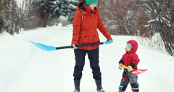 Tīrot sniegu, ik pēc 10–15 minūtēm ieteicams atpūsties.