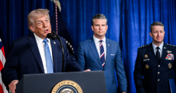 Donalds Tramps un Pīts Hegsets.