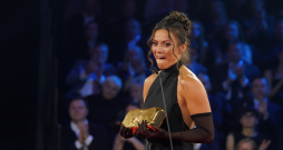 Latvijas gada labāko sportistu godu šogad ieguvuši šķēpmetēja Anete Sietiņa un šosejas riteņbraucējs Toms Skujiņš, kuri trešdien apbalvoti ar “Trīs zvaigžņu balvu”.