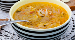 Ribiņu un skābo kāpostu zupa.