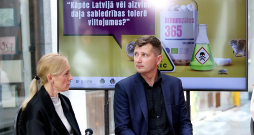 Veselības inspekcijas Farmācijas departamenta vadītājs Rihards Burmistris pretviltojumu kampaņas atklāšanas pasākumā pagājušā gada vasarā Rīgā.