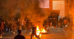 Protesti Irānā turpinās kopš pagājušā gada 28. decembra. Šajā laikā bojā gājuši vairāk nekā 500 cilvēku, paziņojuši cilvēktiesību aizstāvji.