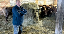 SIA "Starasti Trade" īpašnieks Mustafa Aidinalps Džagatajs: "Pirms pieciem gadiem no 100 000 eiro apgrozījuma pelnījām 5000, patlaban no 200 000 pelnām 10 000 eiro. Tomēr ar šiem desmit tūkstošiem mums nepietiek, jo viss kļuvis dārgāks. Tomēr vēlos saviem darbiniekiem samaksāt iespējami labāku algu, jo viņi ir stabili, pieredzējuši – viņiem jābūt apmierinātiem."