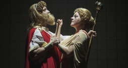 Māra Mennika – Mēdejas lomā, Mārtiņš Liepa – Aigejs – Atēnu valdnieks.