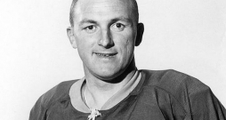 Bils Mastertons ir vienīgais NHL hokejists, kurš miris pēc spēles laikā gūtām traumām.