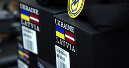 "Ziedot.lv" birojā notiek pasākums, kurā "Ziedot.lv" kopā ar "Support AZOV Latvia" nogādā sūtījumu Ukrainas AZOV 12. speciālo uzdevumu brigādei, kas iegādāta par Latvijas iedzīvotāju un uzņēmumu ziedojumiem.