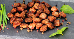 Grilētas vistu astītes.