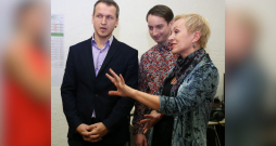 Intars Rešetins (no kreisās), Jurģis Spulenieks un Raimonda Vazdika.