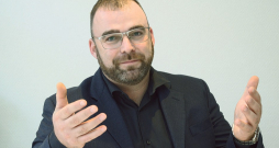 Uzņēmuma "Dotnuva Seeds" valdes priekšsēdētājs Mihails Vilcāns: "Šajā ziemas kviešu audzēšanas sezonā sertificētas sēklas izmantošana samazināsies par kādiem 20%. Daļa zemnieku rudenī nespēja savlaicīgi apsēt laukus lietavu dēļ, bet daļai ir finanšu problēmas."