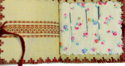 Adatu grāmatiņu meistare izšuva, mācoties Lībagu pamatskolas 5. klasē 1935. gadā pie skolotājas Emīlijas Lejas (TNMM 26534).