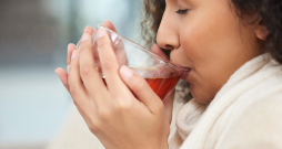 Zāļu tējas var lietot vienas pašas kā monoaugus, tomēr daudz efektīvāk ir dzert tēju maisījumus. Zāļu tējas var lietot vienas pašas kā monoaugus, tomēr daudz efektīvāk ir dzert tēju maisījumus.