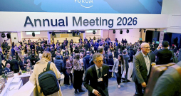 Pasaules Ekonomikas forumā Davosā, Šveicē šogad pārstāvētas vairāk nekā 130 valstis, taču ASV prezidenta Donalda Trampa pēdējā laika darbības likušas mainīt agrāk plānoto dienaskārtību.