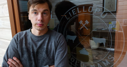 Par pārstrādes uzņēmuma piešķirto naudu divas kooperatīva "GreenBeef" saimniecības aptuveni gada laikā nobaros 60–70 teļus. GreenBeef" vadītājs Kaspars Ādams norāda, ka saimniecības nobarošanā ieguldīšot arī savu un bankas aizdevuma naudu, tomēr uzsver, ka darījums ir abpusēji izdevīgs – gan pārstrādes uzņēmumam, gan lopu audzētājam. Par pārstrādes uzņēmuma piešķirto naudu divas kooperatīva "GreenBeef" saimniecības aptuveni gada laikā nobaros 60–70 teļus. GreenBeef" vadītājs Kaspars Ādams norāda, ka saimniecības nobarošanā ieguldīšot arī savu un bankas aizdevuma naudu, tomēr uzsver, ka darījums ir abpusēji izdevīgs – gan pārstrādes uzņēmumam, gan lopu audzētājam.