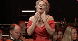 Latvijas Radio 3 "Klasikas" 30 gadu jubilejas koncertā "Laiki mainās. Klasika paliek" piedalījās arī operdziedātāja Elīna Garanča.