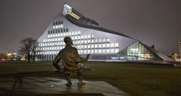 Rainis un Gaismas pils.