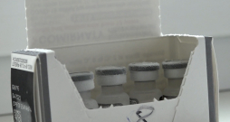 Pašlaik Valsts asinsdonoru centra ledusskapjos glabājas iespaidīgs daudzums neizmantotu vakcīnu. 