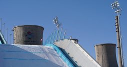 2022.gada Olimpisko spēļu snovborda disciplīnas ''Bigair'' sacensību tramplīns.