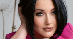 Dziedātāja un dziesmu autore Antra Stafecka.