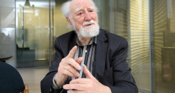 Arnolds Auziņš: "Es varu rakstīt tikai to, ko zinu, tāpēc daudzos romānos darbojas žurnālisti."