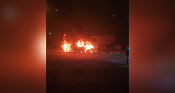 Nodegusī automašīna.