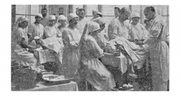 Rīgas pilsētas 1. slimnīcas operāciju telpa 1926. gadā. Labajā pusē ķirurgs A. Ziediņš.