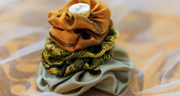 Eglīte no aplīšiem. Eglīte no aplīšiem.