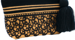 Tamborēts maciņš ar mežģīni.