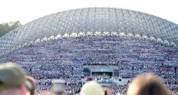 XIII Latvijas Skolu jaunatnes dziesmu un deju svētku noslēguma koncerts "Te-Aust" Mežaparka Lielajā estrādē.