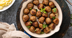 Kotletes ar sieru un pētersīļiem. Kotletes ar sieru un pētersīļiem.