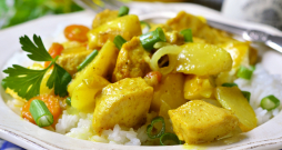 Vistas fileja karija un ābolu mērcē.