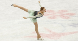 19 gadus vecā Sofja Stepčenko pasaules čempionātos startējusi trīs reizes, pirmajā no tiem 2023. gadā sasniedzot augstāko vietu – 23. Pērn, jau cīnoties ar lielām psiholoģiskām problēmām, bija 30. Eiropas čempionātos izcīnījusi 11. un 13. vietu. Vasarā viņa norādīja, ka paņems pauzi no sporta, aizvadītā gada izskaņā piedalījās daiļslidošanas šovā. 19 gadus vecā Sofja Stepčenko pasaules čempionātos startējusi trīs reizes, pirmajā no tiem 2023. gadā sasniedzot augstāko vietu – 23. Pērn, jau cīnoties ar lielām psiholoģiskām problēmām, bija 30. Eiropas čempionātos izcīnījusi 11. un 13. vietu. Vasarā viņa norādīja, ka paņems pauzi no sporta, aizvadītā gada izskaņā piedalījās daiļslidošanas šovā.